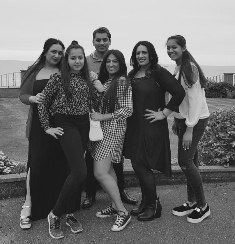 anjulal's tweet photo. #family ❤️ https://t.co/NhJQK6csPn