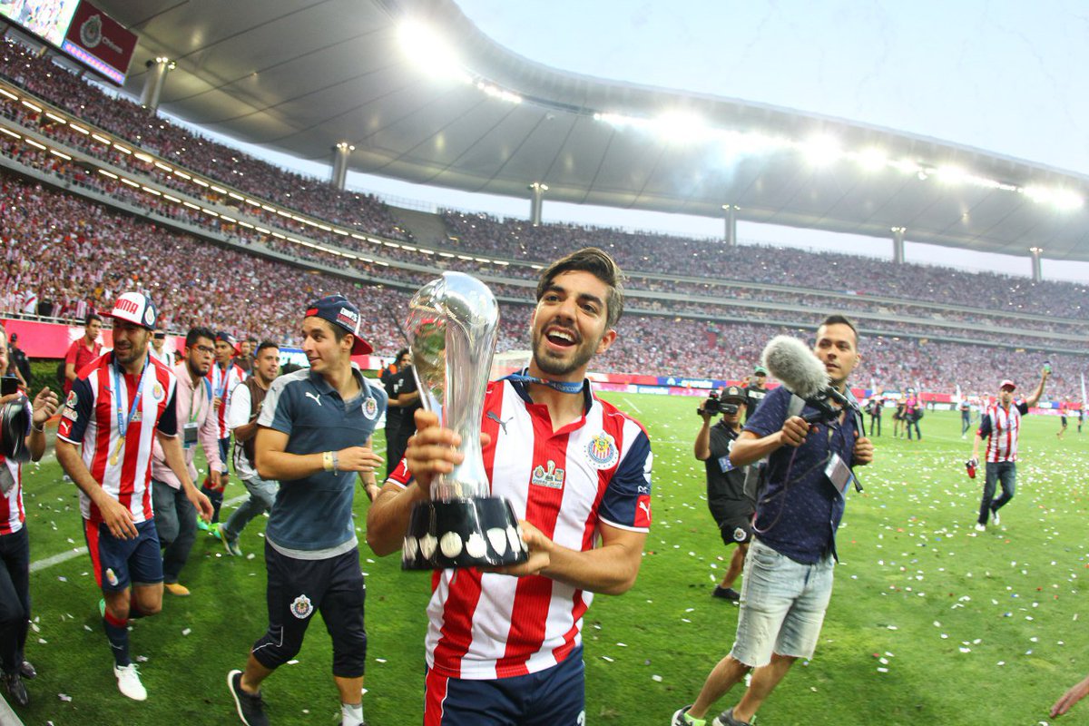 Chivas's tweet photo. 🇫🇷 ¡Así se festeja un Campeonato! 🇫🇷
⭐⭐⭐⭐⭐⭐⭐⭐⭐⭐⭐⭐
#UnidosSomosCAMPEONES 🏆 https://t.co/PYQgbbfubx