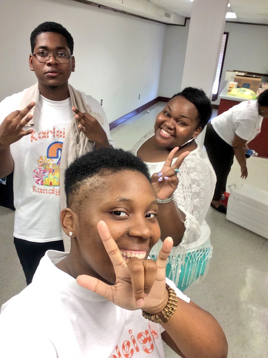 moxxybanks's tweet image. My brother makes me feel so short 😫 #GreenGenes