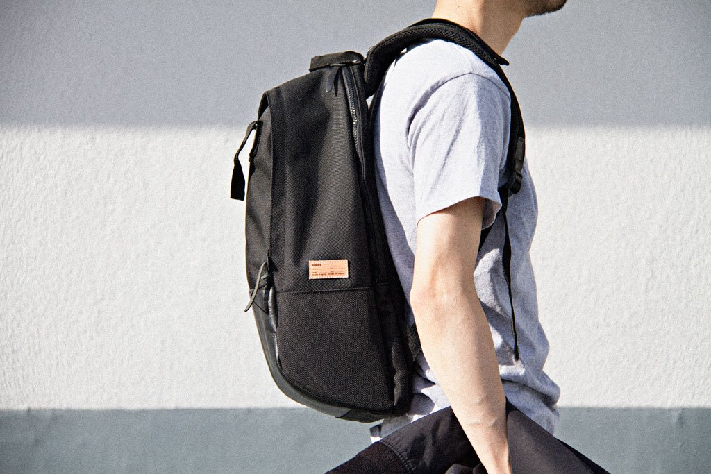 buddy_happy's tweet photo. Ear Tote Backpackシリーズはトップからボトムにかけて部厚くなるパターンを採用しており、背負った際に綺麗なラインが出るように作っています。
#BuddyHappy #バディ
#Backpack #バックパック #リュック
#MadeinJapan #日本製 https://t.co/se6vxS0hPt
