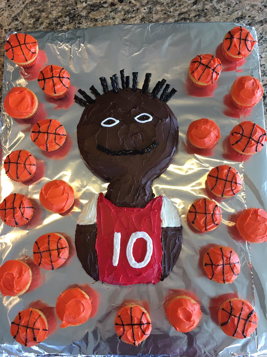 Lisa_Johnsen's tweet photo. @NIGEL_HAYES My son wanted a "Nigel" cake for his 4th bday basketball-themed party! You're his very fav player 😊What do you think? #badgers https://t.co/YLuWTHQGYh
