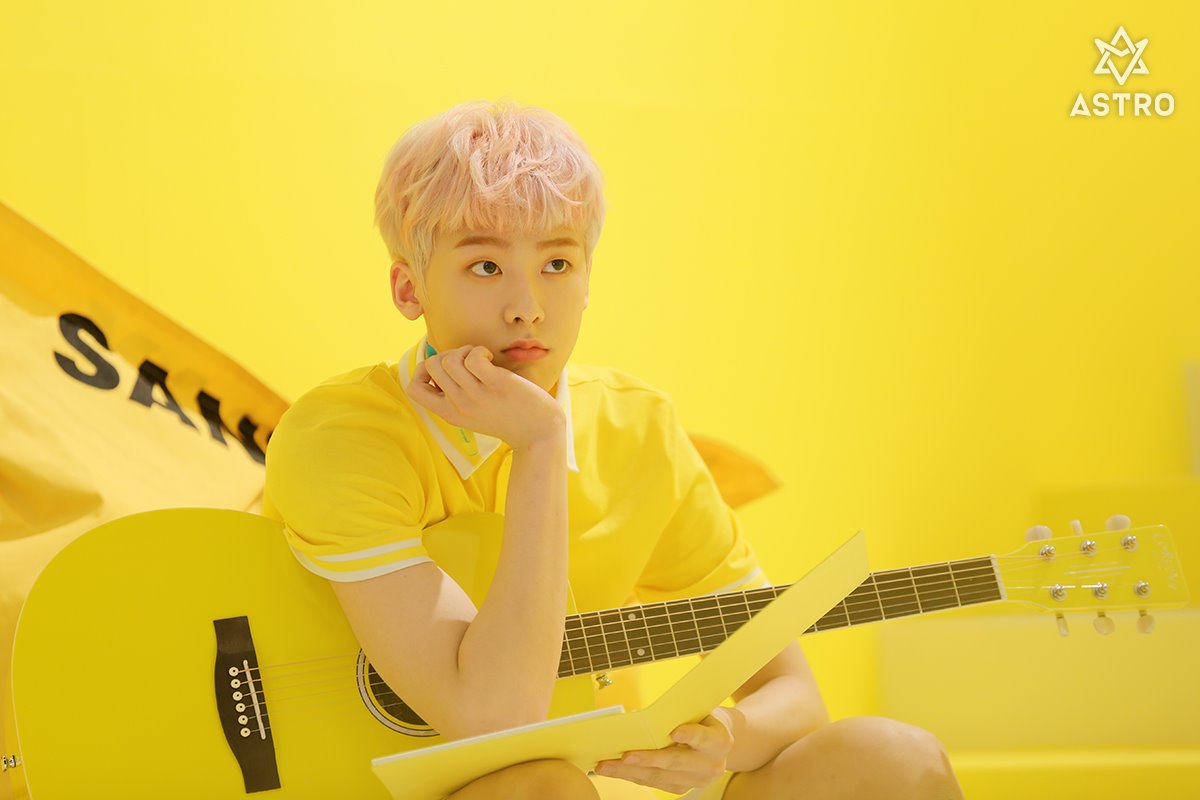 желтый кореец. корейский актер пак со джун. айдолы в желтом. ква жди гук. ли джун ги в оранжевом.