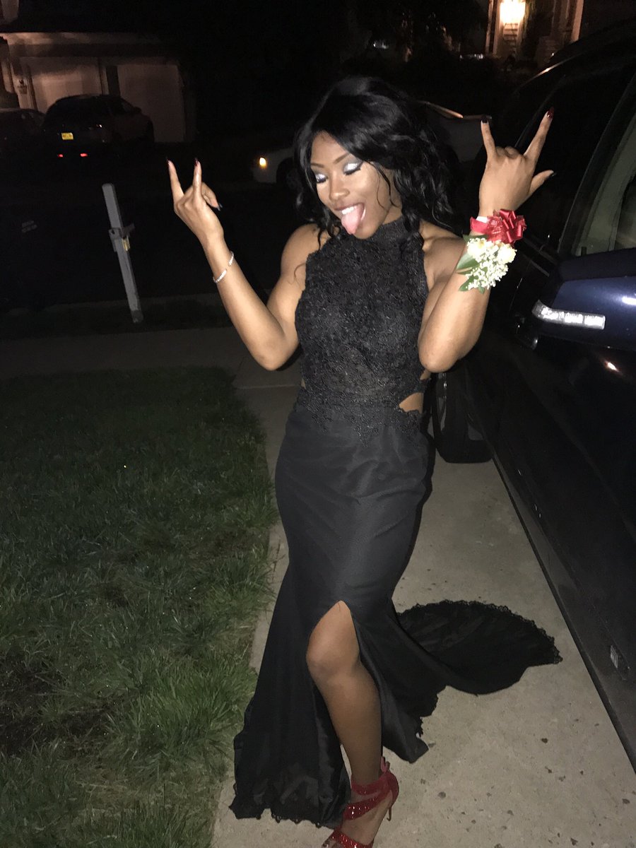 g0ldenryn's tweet photo. magical #potomacprom #Prom2K17 https://t.co/9BvGMvpQiS