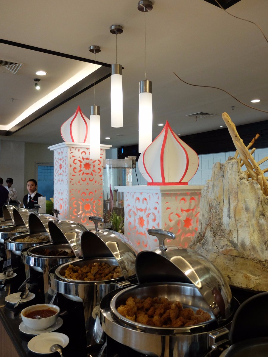 Di Bulan Ramadhan yang penuh Berkah ini Anda dapat menikmati "Paket Buka Puasa" All you can eat hanya dengan 75.000 rupiah per orang.