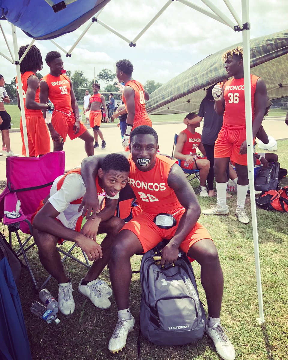 tamiekathomas's tweet photo. Bush Brothers!! I love my boys bond... ๐๐#LilShawn #3 #WR #Cam #22 #RB #bushbroncos๐ #winners #7v7tournament ๐๐๐ฅ@briansmith8799 @3KTHOMAS_ https://t.co/hn3Ji620Om