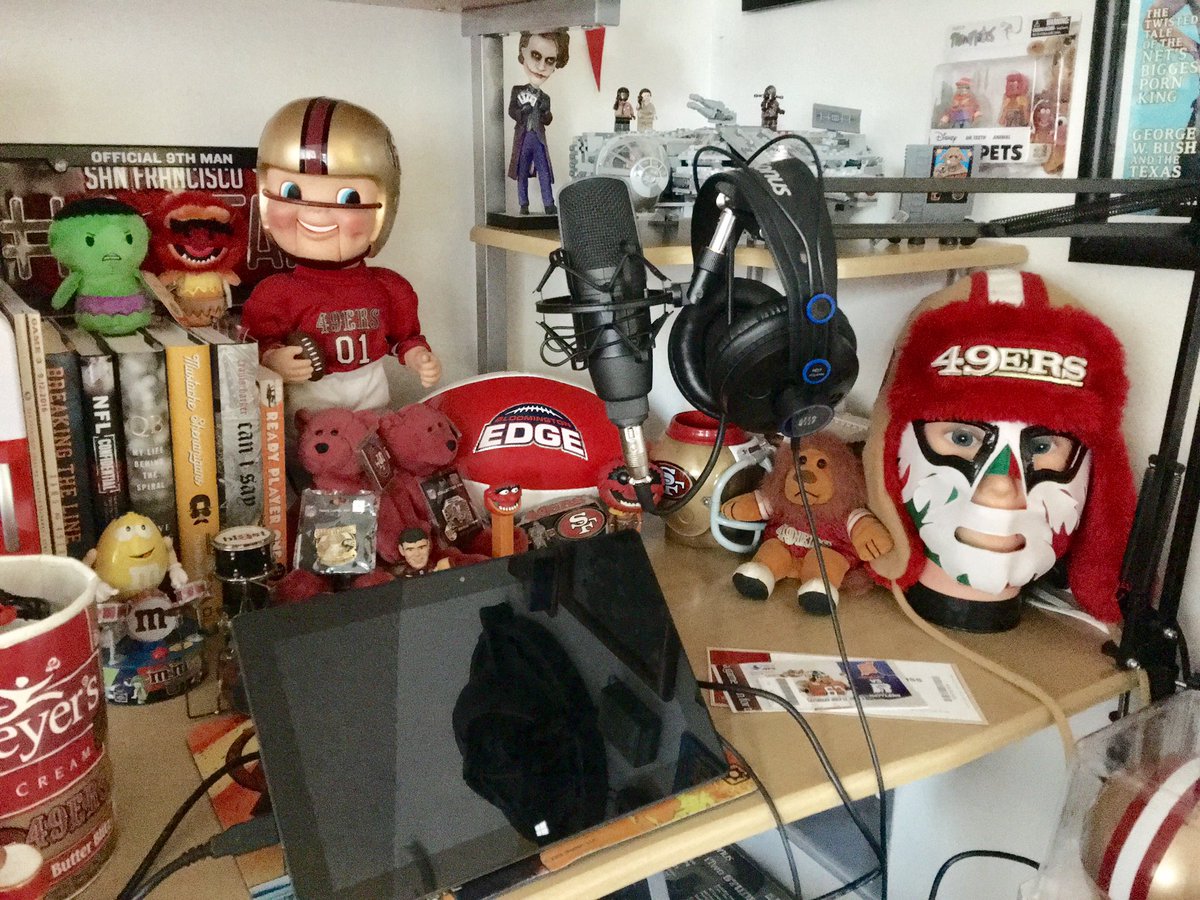 FANShowOfficial's tweet image. Rearranged the #FanCave command station today. #ICollectThings
#Studio #Marvel @OriginalFunko @CollectorCorps #nerd #sportsfan #anchorman