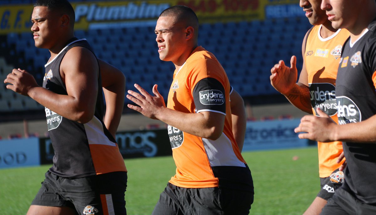 WestsTigers's tweet photo. Tui hard at work this morning. 💪
#WelcomeTui https://t.co/Z3V3oVeHNK