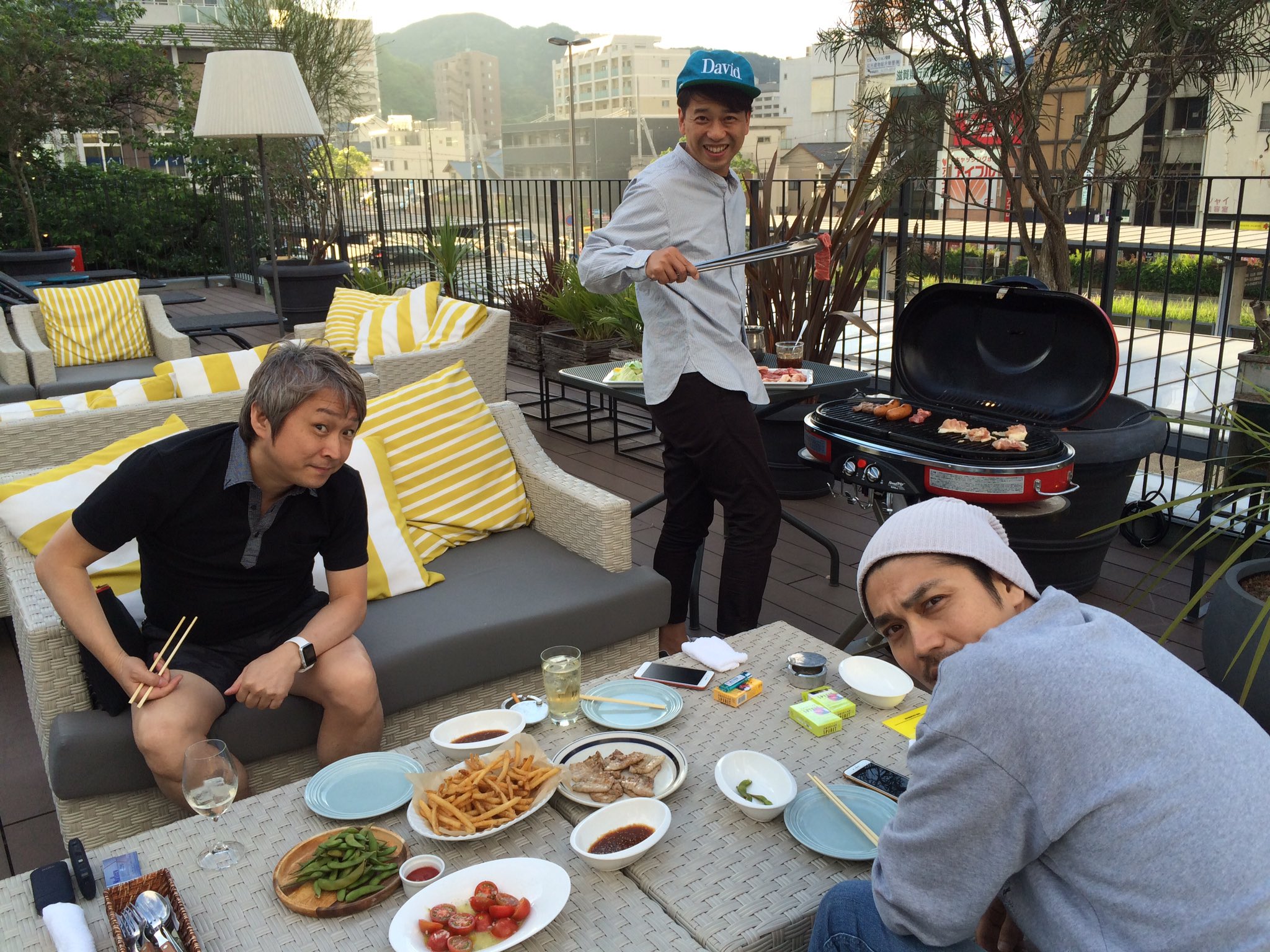 ファミリーレストランしもばやしさんはtwitterを使っています 今日は月曜日 ということでこの後14時からは Kbs京都ラジオ ファミリーレストランのめちゃうま 聴いてね 写真はこないだ行った大津駅にある カレンダー という店でしたbbqの様子です Kbs 大津 ファミリーレストランしもばやしさんはtwitterを使っています 今日は月曜日 ということでこの後14時からは Kbs京都ラジオ ファミリーレストランのめちゃうま 聴いてね 写真はこないだ行った大津駅にある カレンダー という店でしたbbqの様子です Kbs 大津