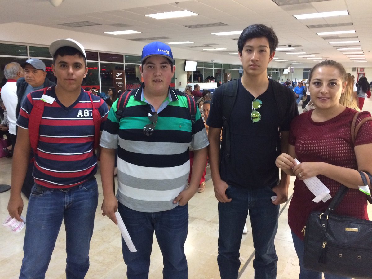cecytechihuahua's tweet photo. Rumbo al Nacional de Creatividad Tecnológica 2017 en Mérida, Yucatán. ¡Mucho éxito! 👏🏼👏🏼👏🏼👏🏼 https://t.co/YJQkXX36KW