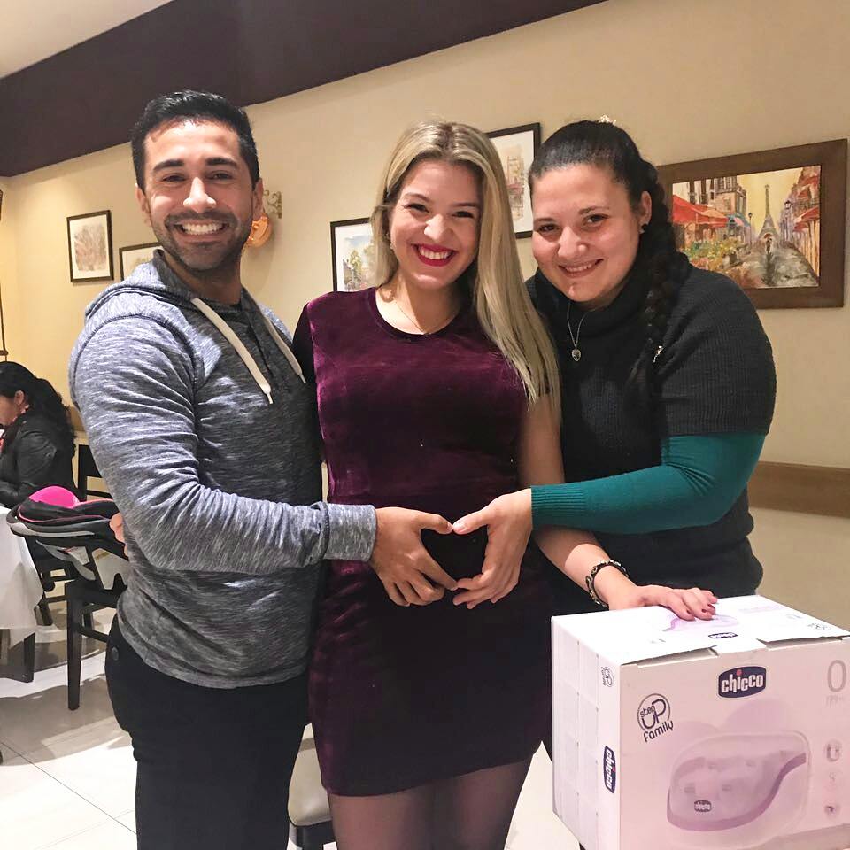 GiuliTuritich's tweet photo. Te amamos @kariolagonza!! Ya le queremos conocer demasiado a #Chloé..👫👶❤ #babyshower #friends #excompas #Luana https://t.co/1lrrt8BDb2
