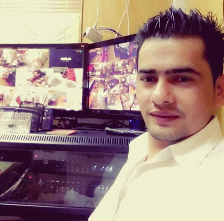 #मुक्तक
म  एक-सरो कफनमा जाँदाको दिन।
यो धर्ती छोडी गगनमा जाँदाको दिन।।

उत्सव मनाउनु तिमी,यो दुनियाँ छोड्दै।
म भगवानको शरणमा जाँदाको दिन।। 😭