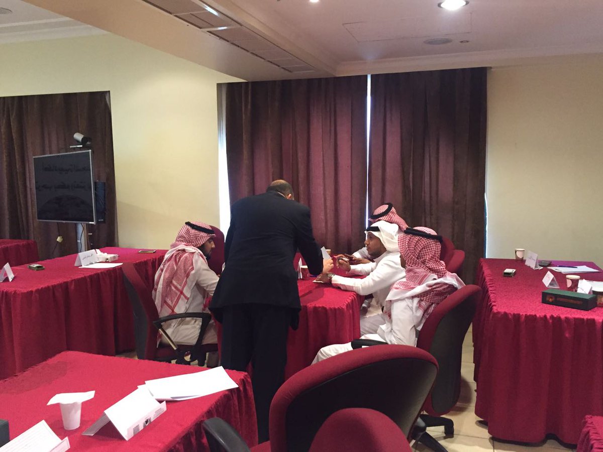 #يحدث_الآن 
برنامج اتخاذ القرارات وحل المشكلات يقدمه الدكتور: ياسر بن محمد قاسم 

في أكاديمية #المسجد_النبوي