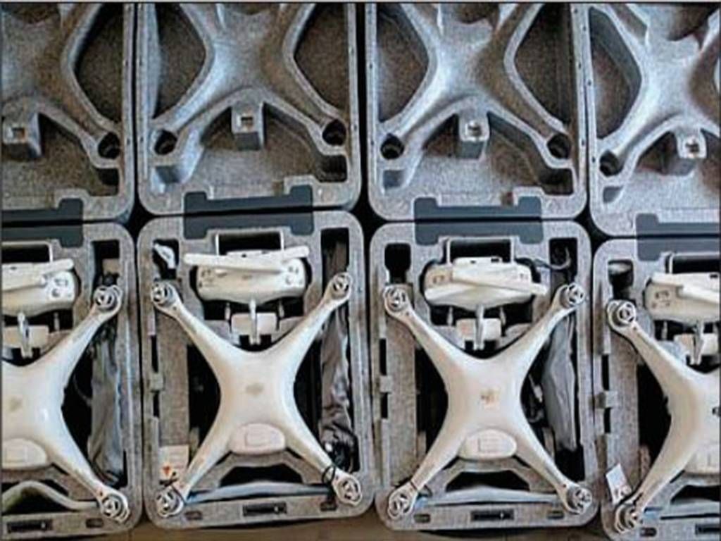 yicaichina's tweet photo. #China-made #hitech #PhantomDJI #drones seized in #Bengaluru,  - Times of India, considered #securityrisk https://t.co/taUZukrkAZ https://t.co/nRgTwGtMeQ
