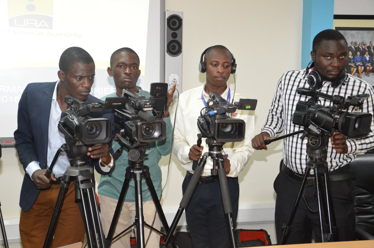 URAuganda's tweet photo. During the month of March 2017 alone, net revenue collected stands at 1,070.43 Bn Ugx , posting a surplus of 5.40 Bn Ugx. #URAPressBrief https://t.co/2Aa85XtwLt
