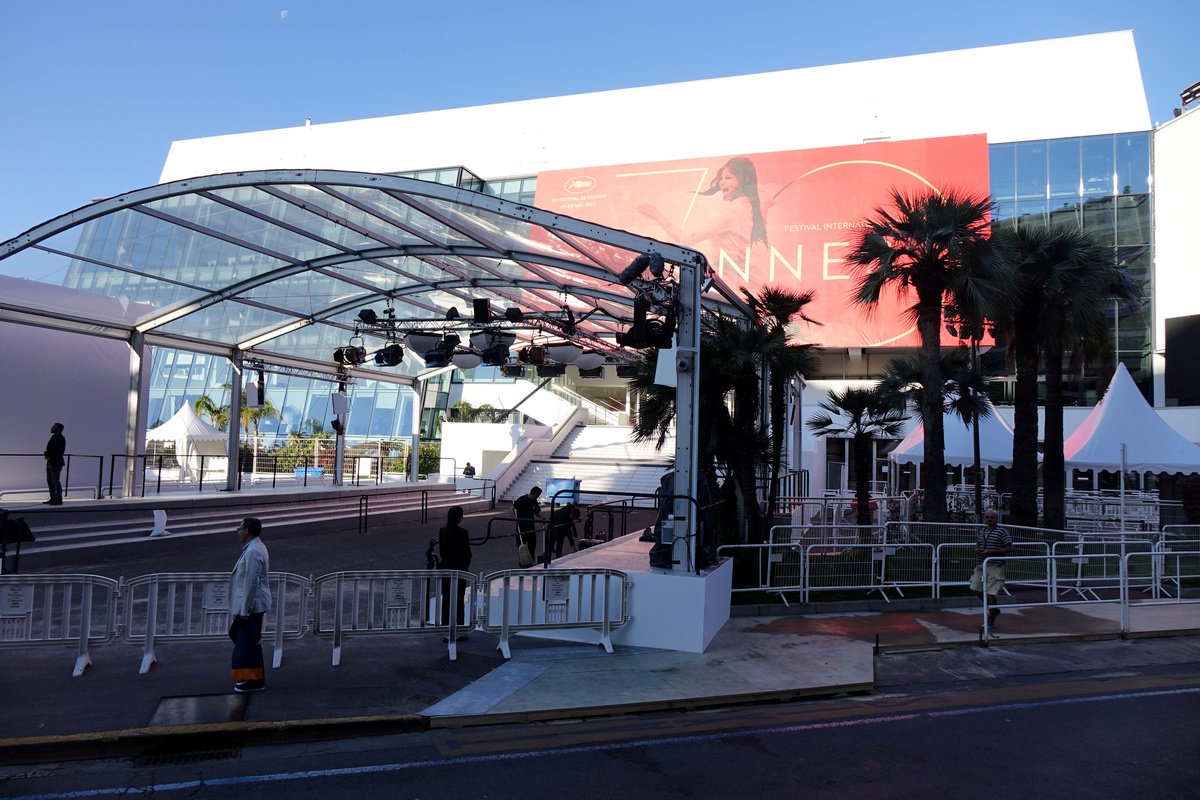 montebubbles's tweet photo. Good morning! Before the #redcarpet arrives. Countdown to #Cannes2017 #Cannes70 #CNNiReport #JoyceChow #thedigitalinfluencer #montebubbles https://t.co/0oFLEAofCl