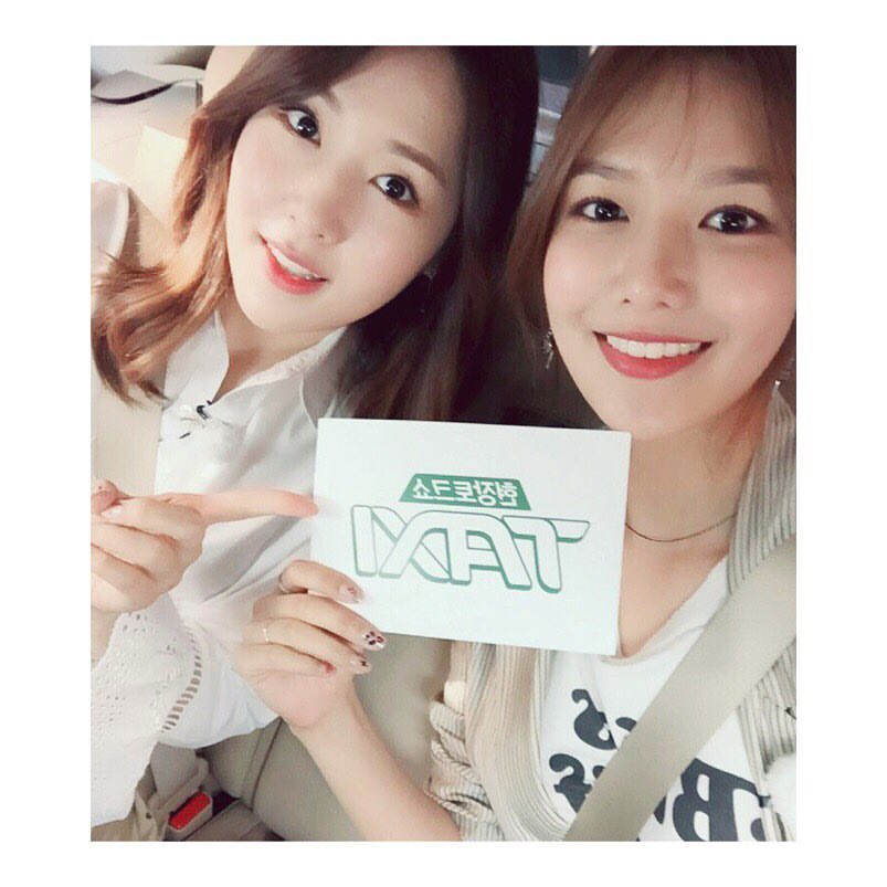 [VID][12-05-2017]SooYoung xuất hiện với tư cách là khách mời trên chương trình "TAXI" của kênh tvN cùng chị gái cô DAAHB40VwAANpf5