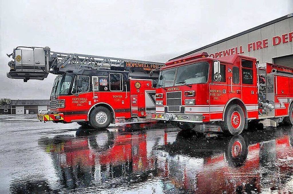BomberoDesigns's tweet photo. From the talented @jackhaley42 #bomberodesigns ・・・
Hopewell FD
#chiefmiIler #bomberodesigns #911firerescue #firep… https://t.co/ON7GXQQI8A https://t.co/59VxrFmY4R