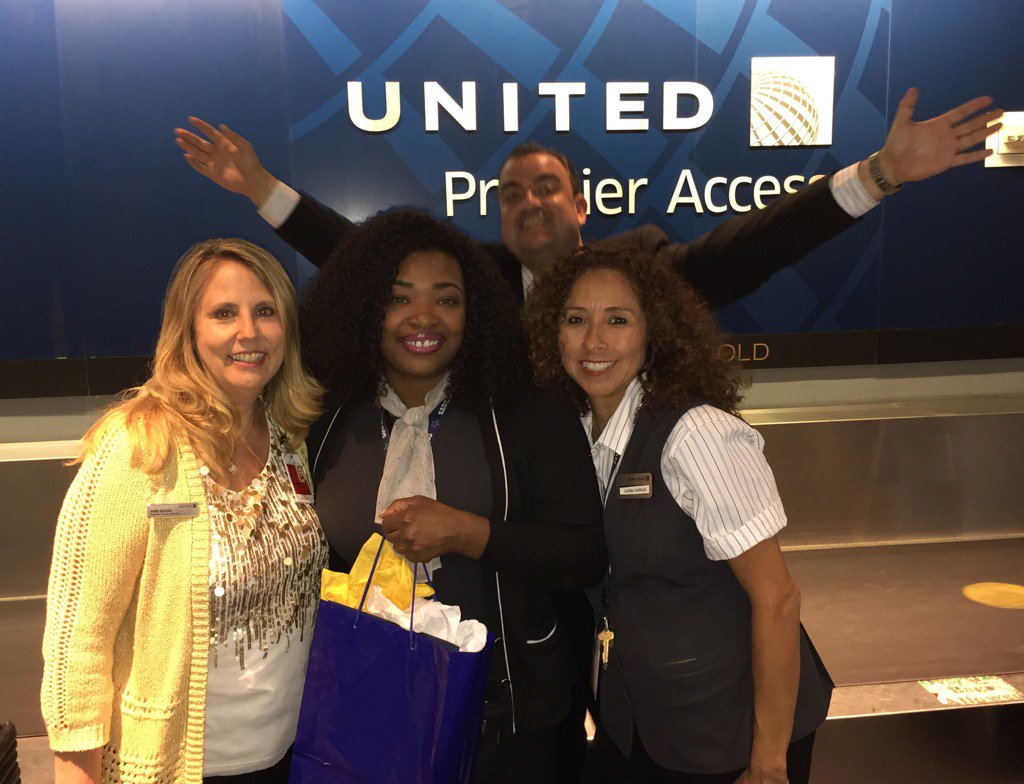 UAPolly1986's tweet photo. Celebrating Ja'Net EOM award. #iahproud #beingunited @weareunited https://t.co/BhE2f6hG30