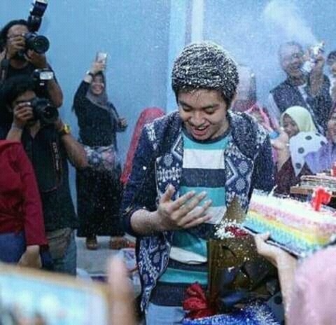 Devilestari_nrh's tweet photo. Happy Birthday Sweet Seventeen akak....
kemarin https://t.co/n7yw1Wirzf