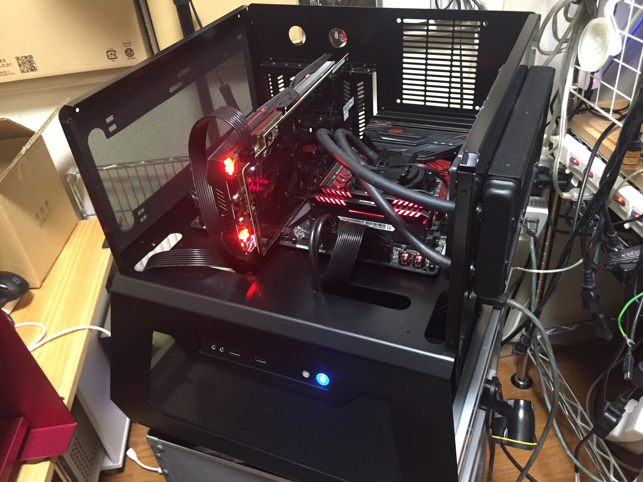 Katsuaki Kato Ktu Lian Liのpc T70に交換し また無駄にカルマを増やしてしまった だけど水冷のラジがしっくり来るのと 天井部分に障害物がないので作業はしやすくなった気がする T Co Bl52blru1y Twitter