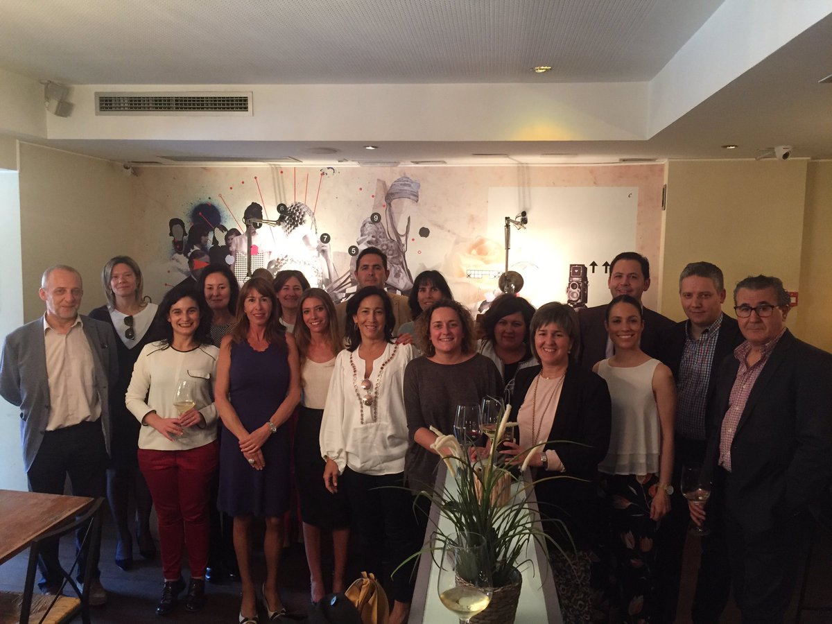 Un encuentro diferente <a href="/DircomCyL/">Dircom CyL</a> #networking primavera compartiendo ideas y experiencias # comunicación  en <a href="/CorintoVall/">CORINTO GASTROLOUNGE</a>