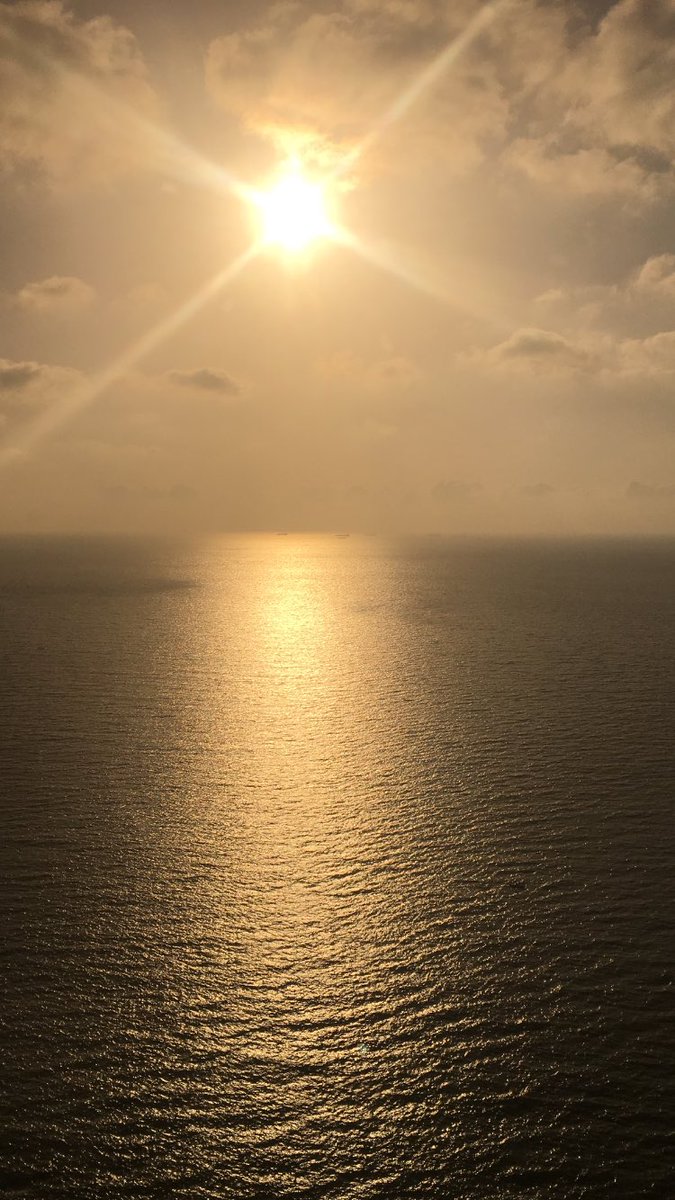 PKundnani's tweet photo. Stunning views #TridentExperiences @TridentMumbai @TridentHotels #sunset https://t.co/a8FxbAdPcN