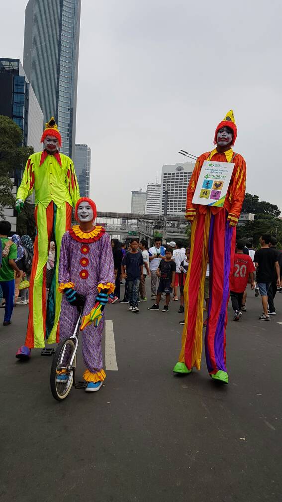 PensionDay_Indo's tweet photo. Acara Karnaval Pekerja Indonesia ini seru bgt. Selain ada body combat, ada juga hiburan yg lain. #pensionday2017 https://t.co/aiRoXZtQSq
