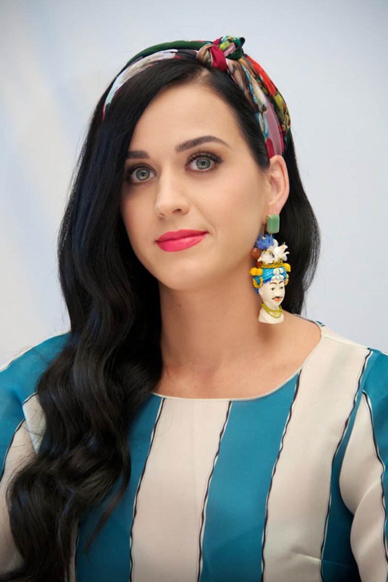 KatyPerryOwn's tweet photo. @katyperry That's only one #Kperry ✌ 💘 💜 https://t.co/4R9bkksNmI