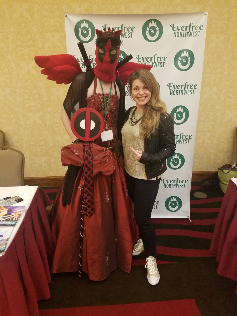 PrincessDedpool's tweet photo. More pics from #efnw2017. Pics with @mouthnoize @one_more_girl and @RebeccaShoichet (mask up AND down.) #convention #princessdeadpool https://t.co/2zl2a37sSp