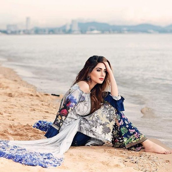 FashionCollec12's tweet photo. Alzohaib lawn coming soon! Be sure to browse through the beautiful designs of AlZohaib's Premium brand Mahiymaan coming soon. 
#Alzohaib https://t.co/LPiSqKB6KB