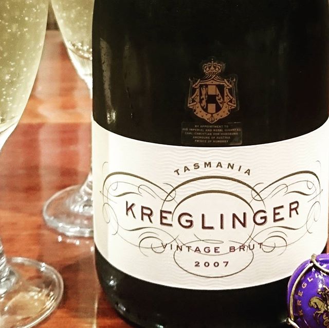 Sunday Sparkler! This Kreglinger 2007 Vintage Brut hit the spot... 📷: @thewineathlete #wine #sparkling #pipersbrook