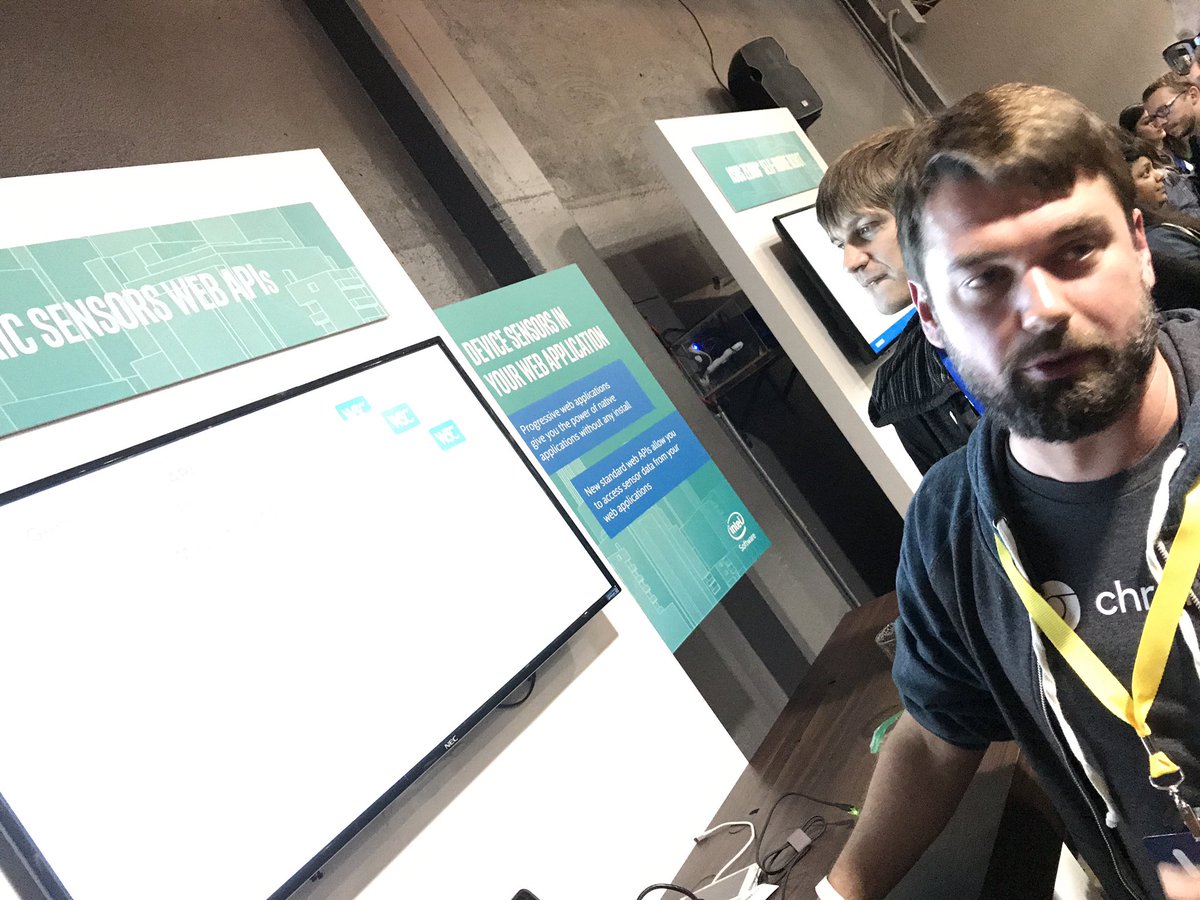 nomadtechie's tweet photo. .@kennethrohde seriously amazing demo on the new generic web sensor apis ...mind blown!! #broswerPower #vr #vrweb #pwa #IO2017 https://t.co/9PBnFnOGhn