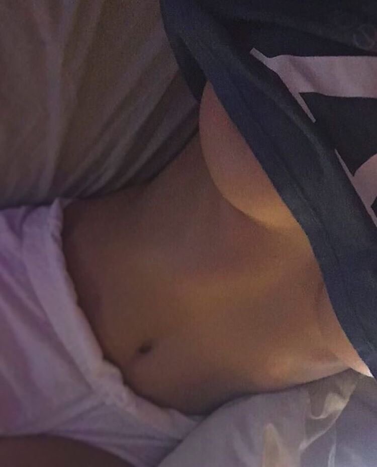 AnnaRusEscort's tweet photo. Buenos días y #FelizMiercoles amores, aún tengo los ojitos pegados estoy suave tierna y calentita besitos chicos https://t.co/2hbrnzKaNj