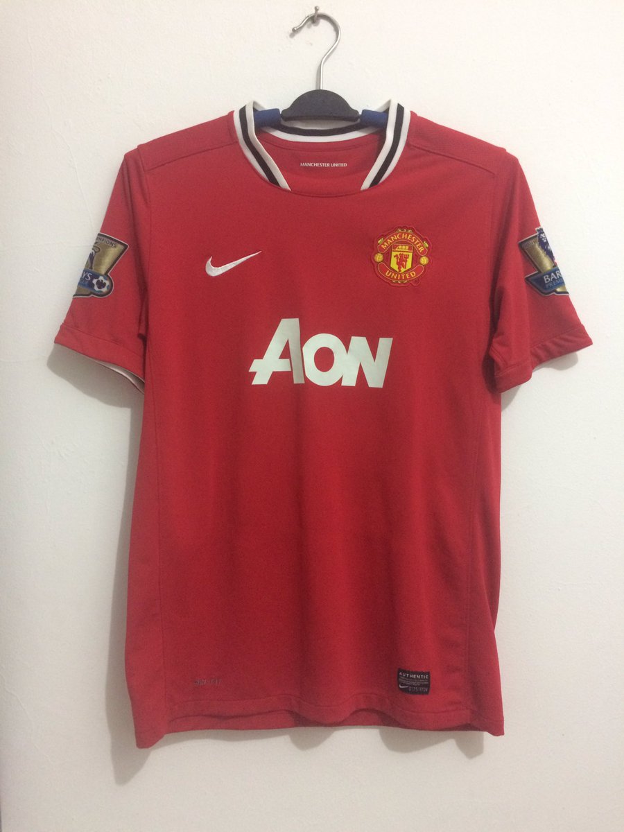 HatrickJersey's tweet photo. #Hatrick9
MU H'11/12 sz XLB (65x45)
#18 YOUNG velt + patch all ori, ada sedikit noda di bag perut, washable? sisanya Excellent https://t.co/ojv6CYdb45