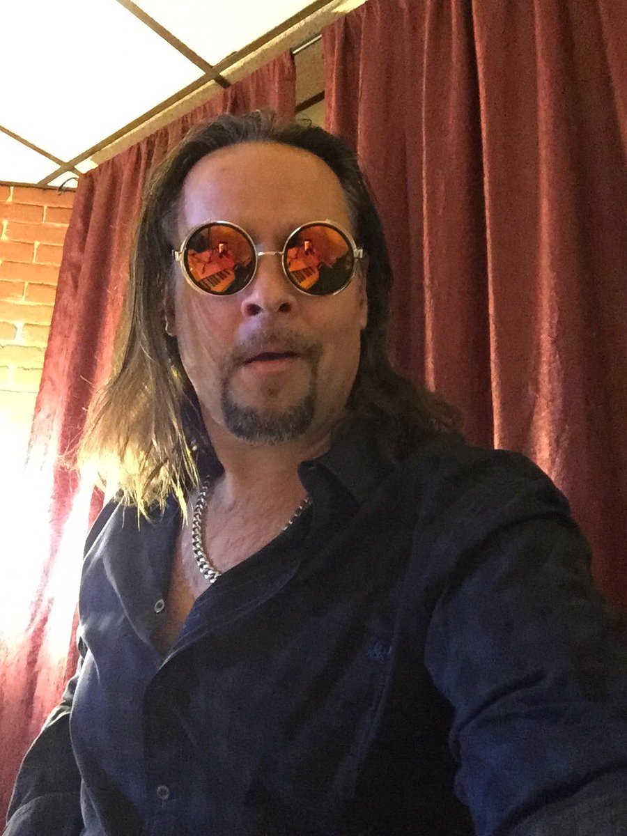 TedPalmerRocks's tweet image. Q : DidYOUFeeEE^LiT?!...
#NowPlaying #PROGRESSIVEROCKMusic #HARDROCKMusic #HEAVYROCKMusic #CLASSICALROCKMusic #TedPalmerPROductions A : ?