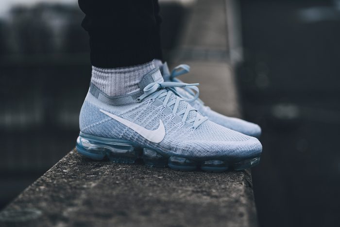 pure platinum vapormax plus