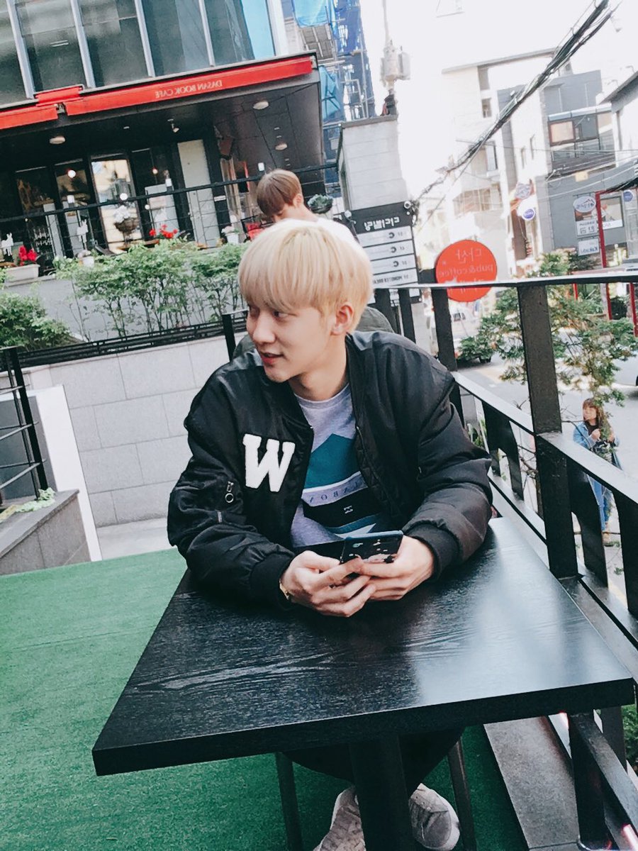 KNKOfficial220's tweet photo. [승준] 설정샷 아니야 지훈 https://t.co/t5d5ULG4YF