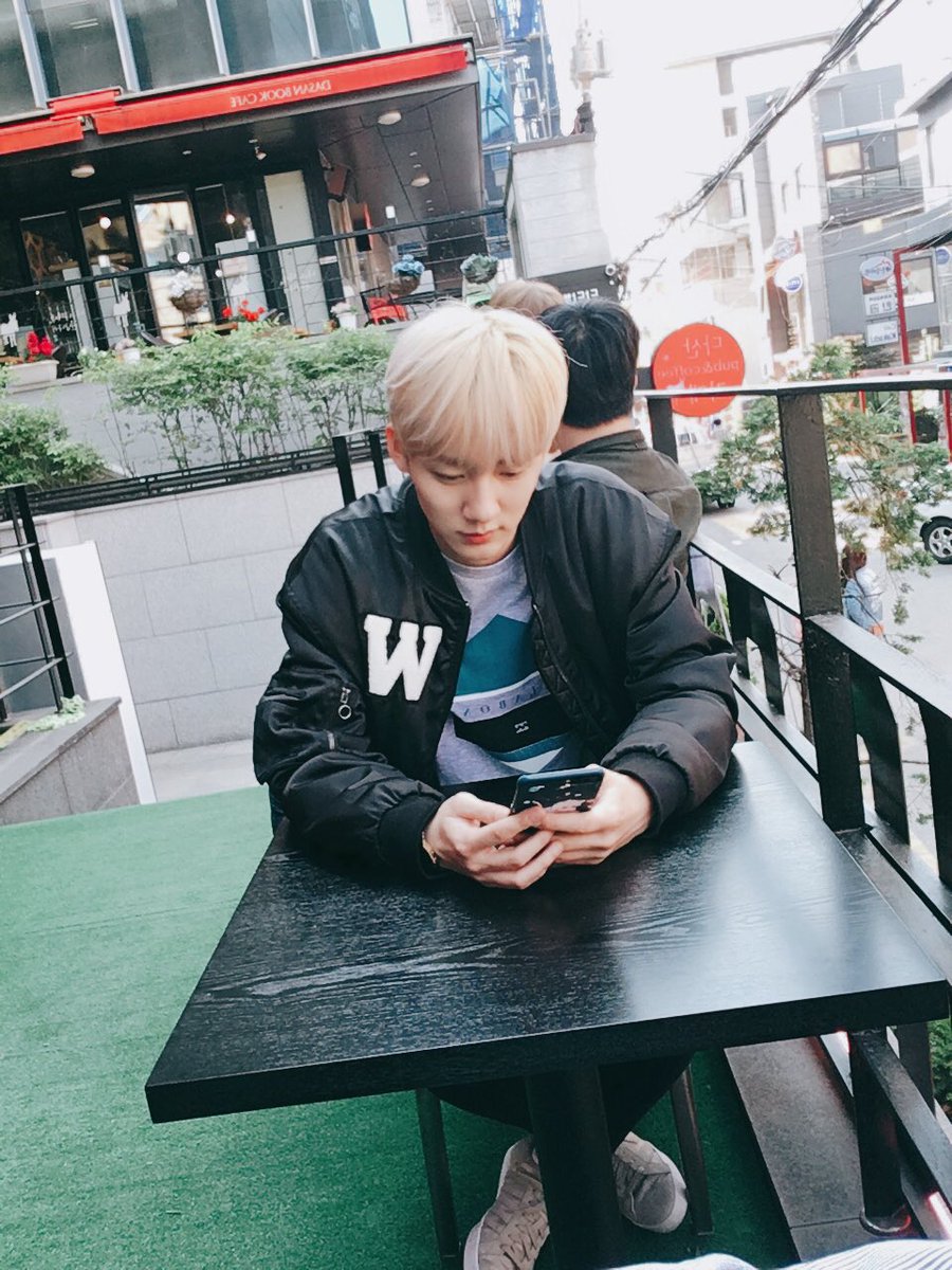 KNKOfficial220's tweet photo. [승준] 설정샷 아니야 지훈 https://t.co/t5d5ULG4YF