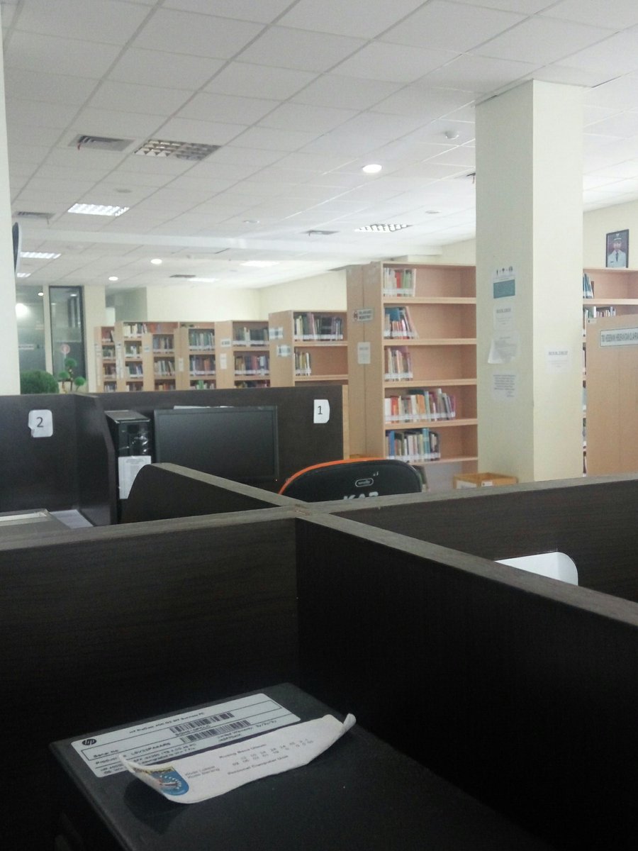 superdepokcyber's tweet photo. Maen2 keperpustakaan umum kota depok..kagak boleh bawa minum..rak pada kosong..internet jg kagak huh cc @pemkotdepok https://t.co/CdxZzxo5tg