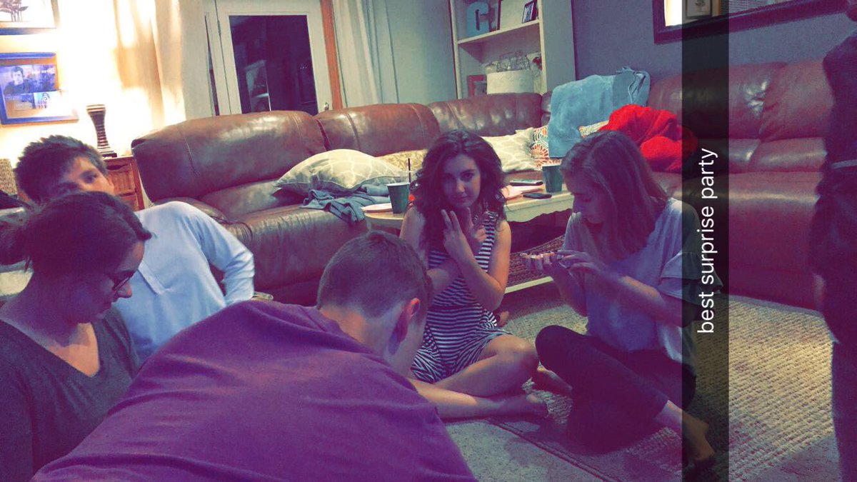 tonight was full of surprises, I looove my friends ❤️❤️ #thebigoneeight