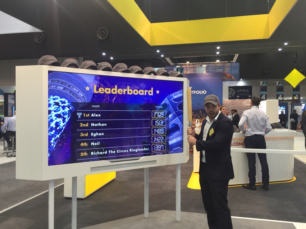 H3L3NB's tweet image. My #KPMGEnergise team mate Alex doing a stellar job of representing @kpmgaustralia at #APPEA2017 #virtualbaseball