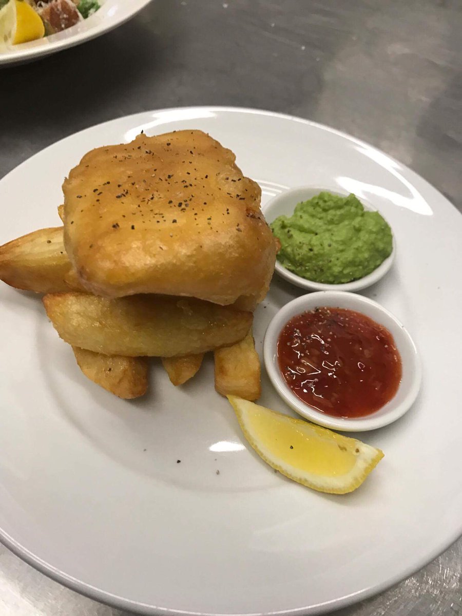 Homemade fish &amp; chips🍴
_____
One of our favourites! This dish is available Monday-Saturday. 
 Reservations can be made on 01273-554647 📞