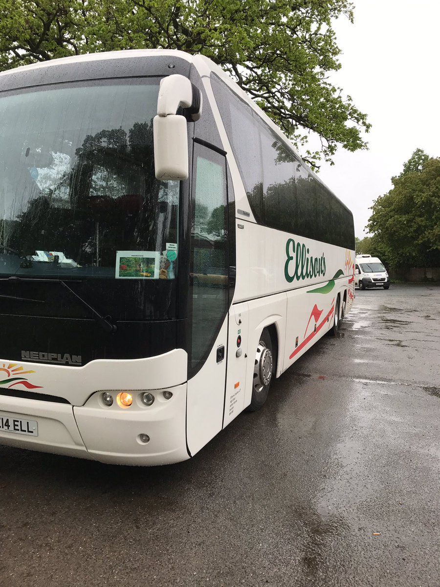 BrimsonM's tweet photo. Re14ell enjoying there wet weather in Devon @Ellisonscoaches @mantruckbusuk https://t.co/FfCFn9rkJE