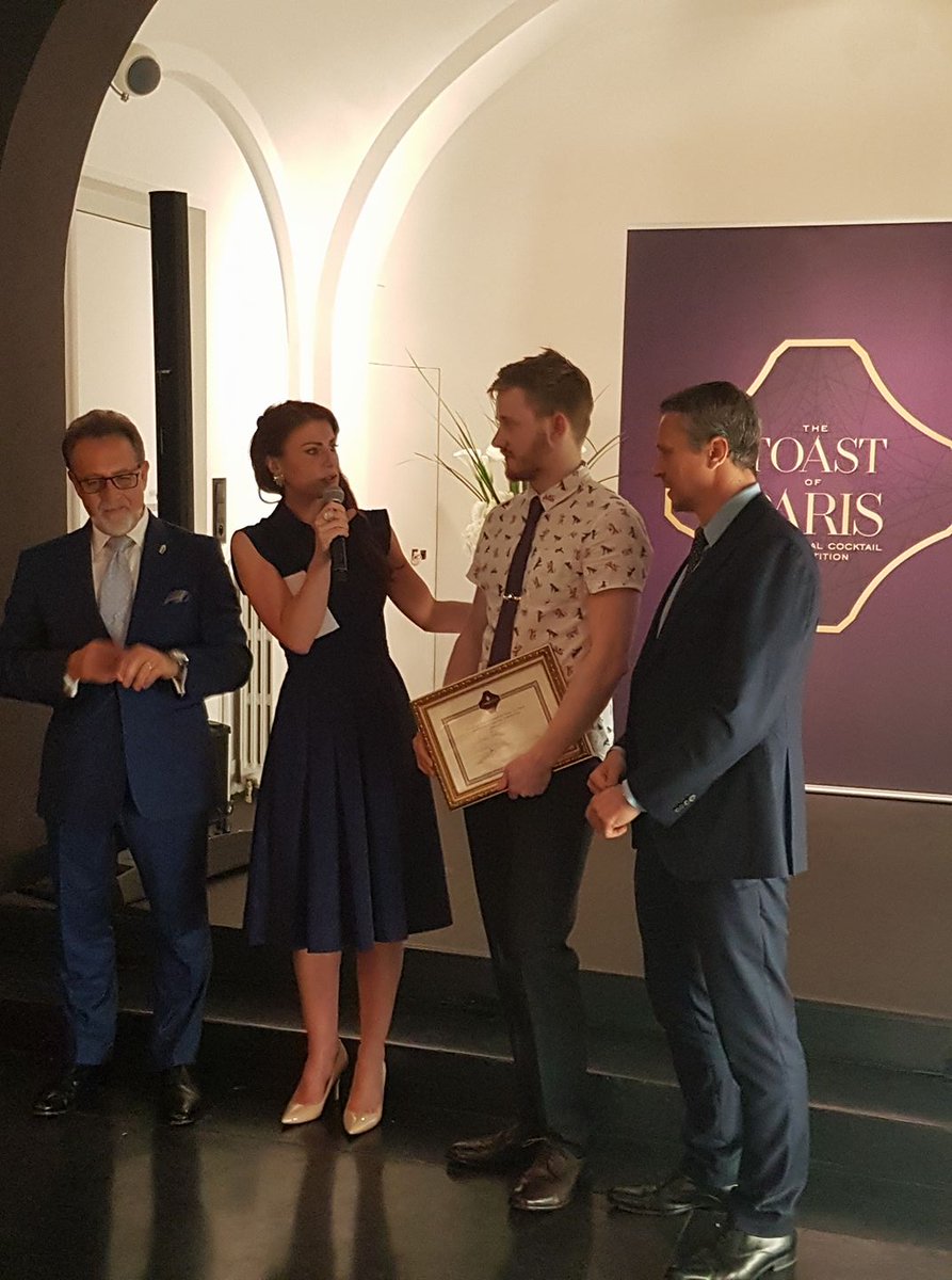 Félicitations à our Jonathan Arthur. Repping the UK in Global Final #ToastofParis Courvoisier Competition: he brings it home for a UK win!