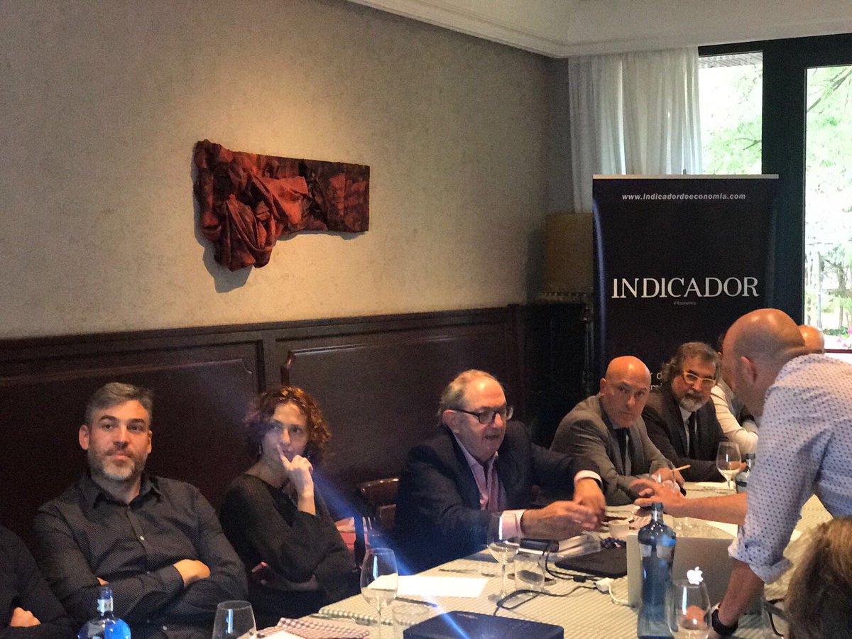 HostalSport's tweet photo. .@4quillabusiness amb bons amics i Joan Font, dir general d @bonpreuesclat #Priorat #fqb #slownetworking #wineandbusiness @MartaDomenech1 https://t.co/q1m3hWL5Yu