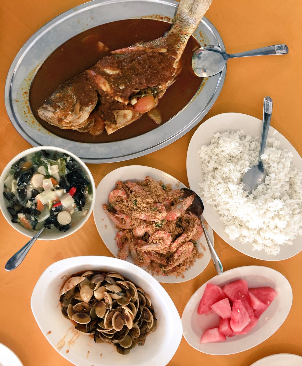 fanazzz's tweet photo. Late lunch with le gaya travellers! #GayaTravel #DiscoverSelangor #ETW5 #EatTravelWrite https://t.co/BqxVhwCpYc