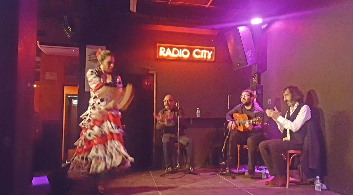 rosy_cantarino's tweet photo. Serata in perfetto stile spagnolo qui a #Valencia #tapas e #flamenco @SpagnaInItalia @turismovlctuits @valenciaflats @QverenValencia https://t.co/1dsLi4AHSU