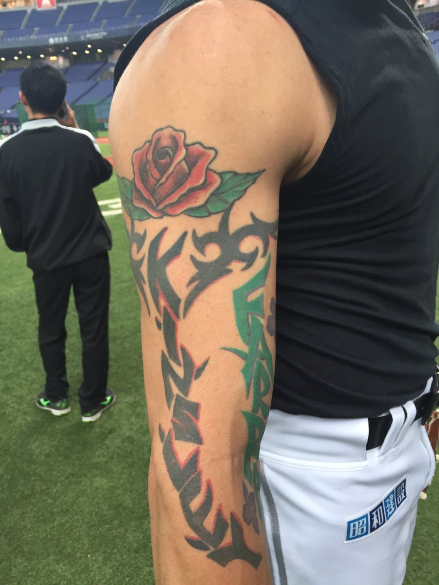 菊地 慶剛 これはサファテ投手の右腕にあるタトゥーです ３人の娘さんの名前が刻まれています しかも娘さんのミドルネームには花の名前がついているため 花の絵柄も入っています ソフトバンク サファテ