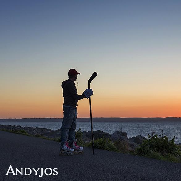 ANDYJ0S's tweet photo. Some #Inline # hockey at #Sunset https://t.co/NClNHCjz98