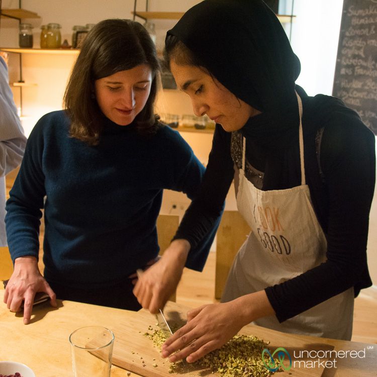 cschaeferhoff's tweet image. Cooking Across Borders in Berlin buff.ly/2pXZTJx via @umarket - Come together around Afghan dishes.